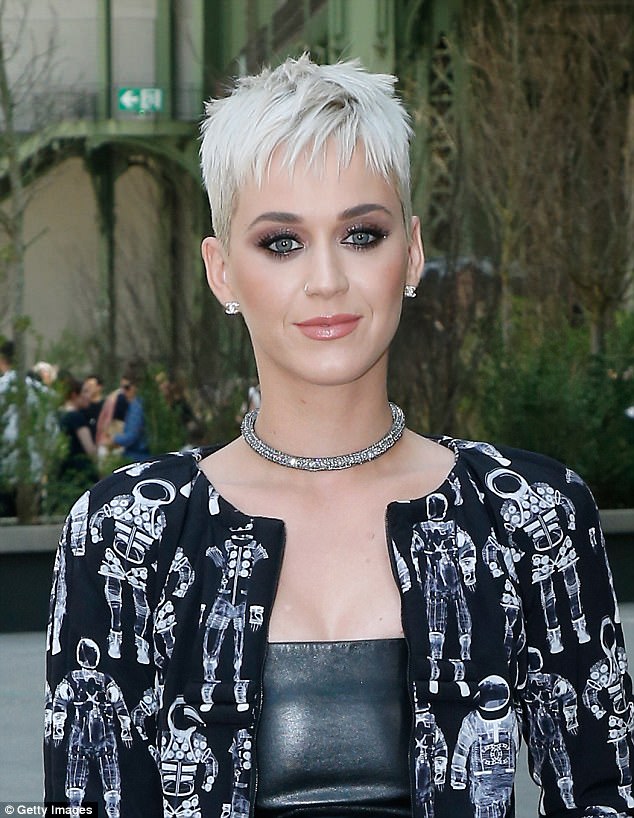 Katy_Perry_coupe courte